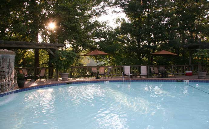 Inn of the Ozarks swimming pool